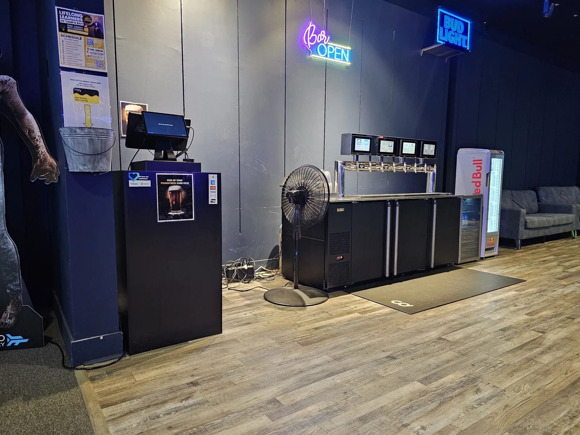Full bar and lounge at Zero Latency Tampa