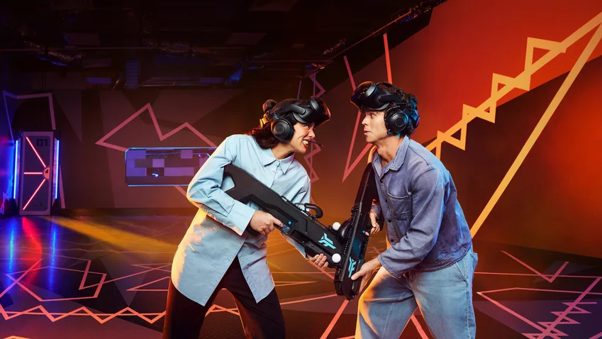 Two players facing off in team vs team VR in Sol Raiders